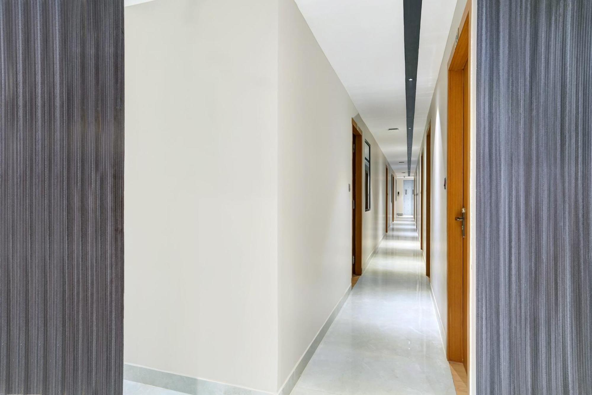 Super Townhouse Oak Sarusajai Stadium Dispur Eksteriør bilde
